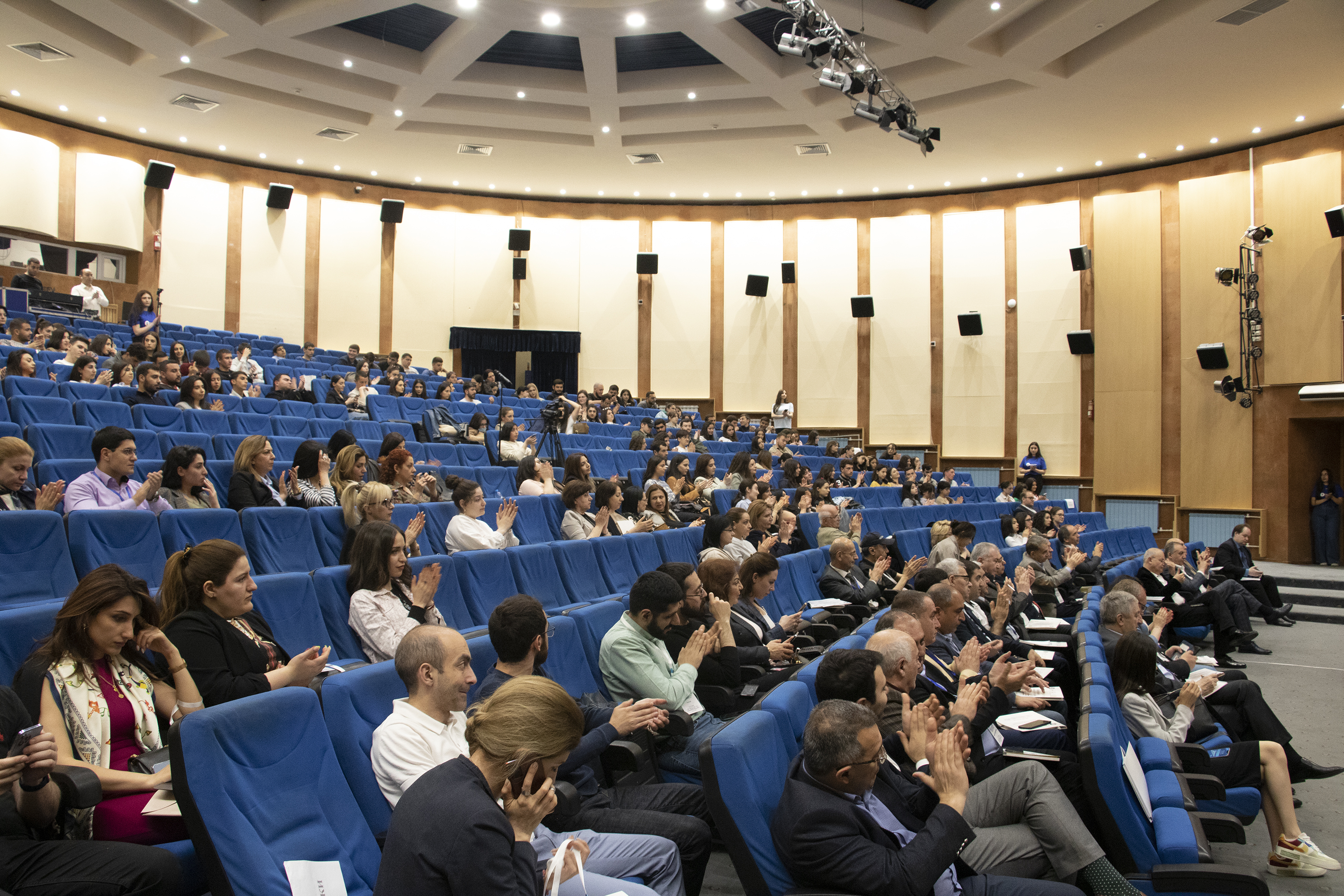 Профессор Армен Дарбинян приветствовал участников Международной конференции "Экономика России и Армении в условиях новой реальности: вызовы и перспективы"